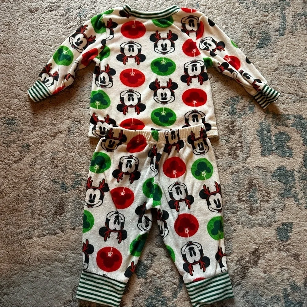 🌟3/$20🌟 Disney Mickey fleece matching lounge pajama set
